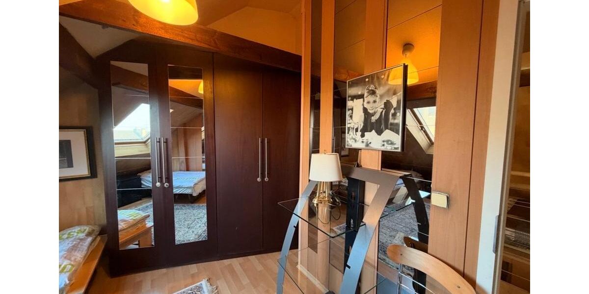 Dachgeschoßwohnung Düsseldorf Pempelfort - 3 Zimmer, 80 m&sup2;, 2.200&euro; | Angebot:26701749