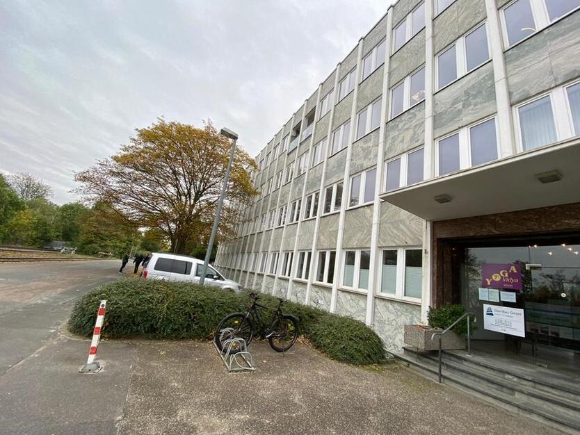 Heller Büroraum in großem Bürokomplex zu vermieten! zimmer