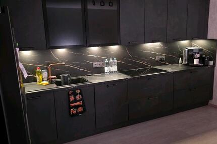 80m² Erdgeschoss Wohnung, 2 Badezimmer + LuxusKüche zimmer