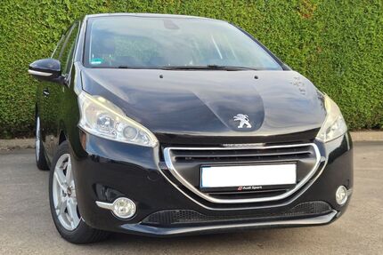 Peugeot 208 49.000 km 7.400 &euro; Essen 45356