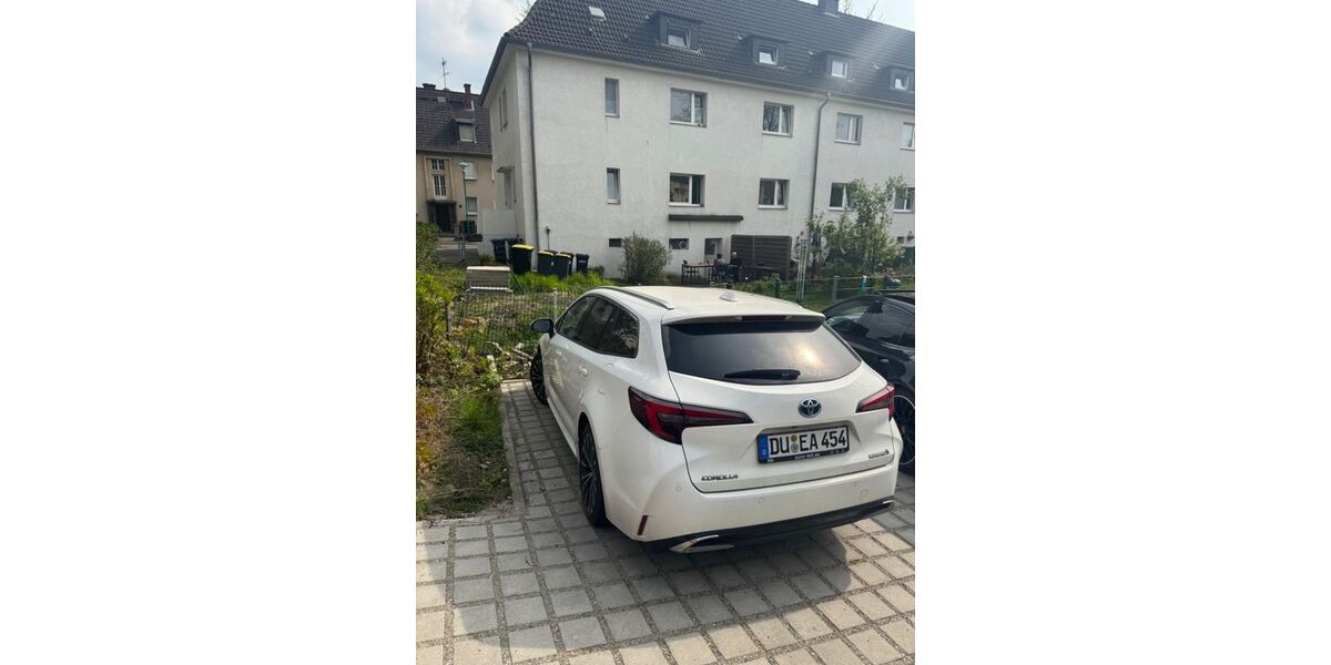 Toyota Corolla 29.900 km 29.000 &euro; Duisburg 47166