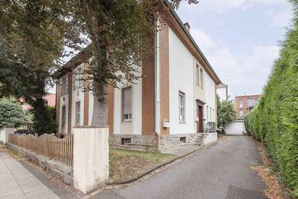 Mit Erbpacht: Zweifamilienhaus mit zwei Eingängen sowie tollem Garten und Garage in beliebter Lage 9 zimmer