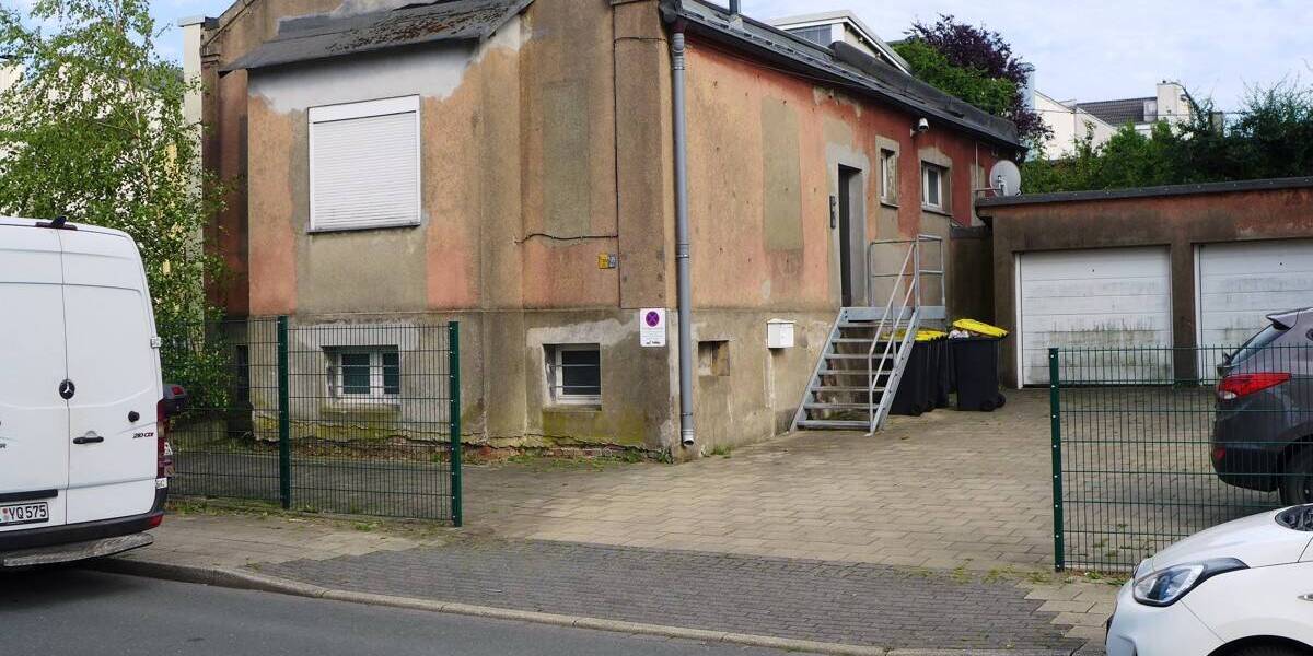 Imposantes Mehrfamilienhaus mit separatem Hintergebäude in zentraler Lage von Velbert. zimmer