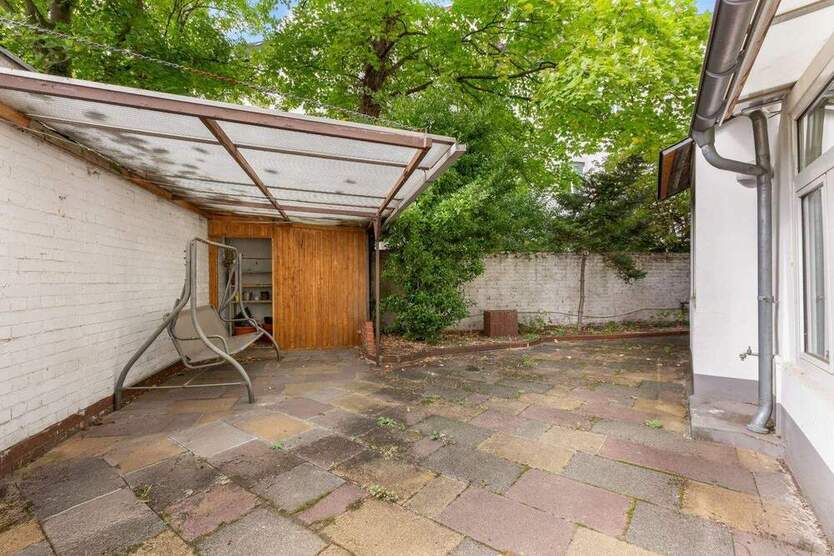 Großzügige 5-Zimmer-Wohnung mit Wintergarten & privatem Innenhof in Oberbilk 5 zimmer