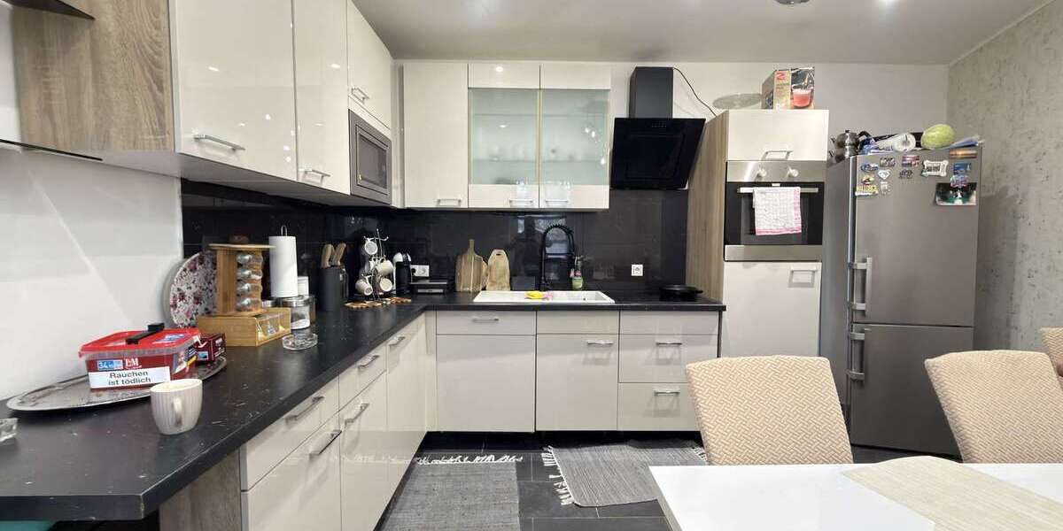 Modernisiertes 3-Parteienhaus mit Maisonette und Gartenanteil nahe Centro - Mehrfamilienhaus, Wohnhaus Oberhausen Osterfeld | Angebot:26835909