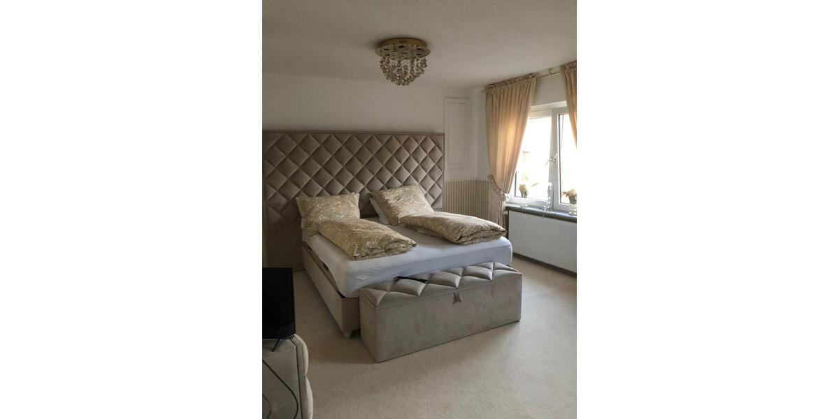 Etagenwohnung Duisburg Mittelmeiderich - 6 Zimmer, 169 m&sup2;, 263.000&euro; | Angebot:26929867