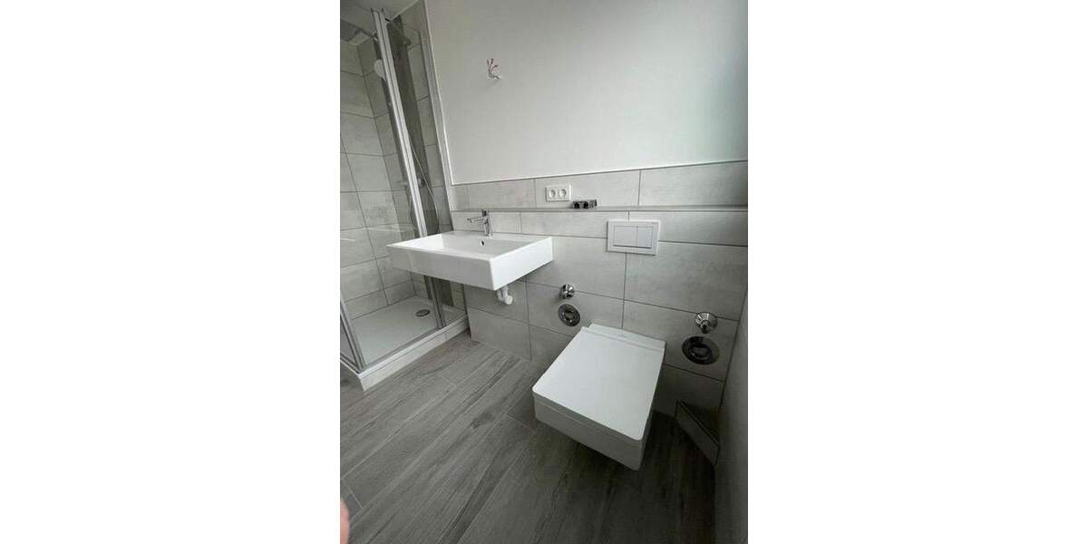 Erstbezug nach Komplettsanierung! Helle 3-Raum Dachgeschosswohnung mit Balkon in zentraler Lage 3 zimmer