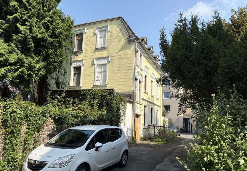 Haus zum Kaufen in Essen 469.000 € 267 m²