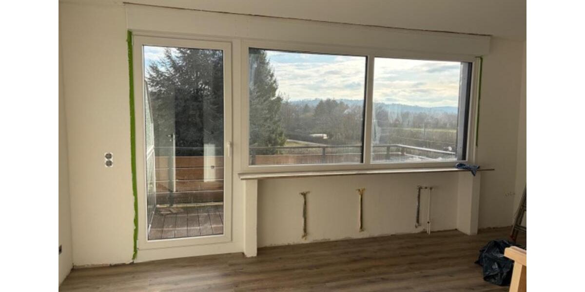 Sonnige 2,5 Zi. Wohnung m. Balkon, frisch saniert 2.5 zimmer