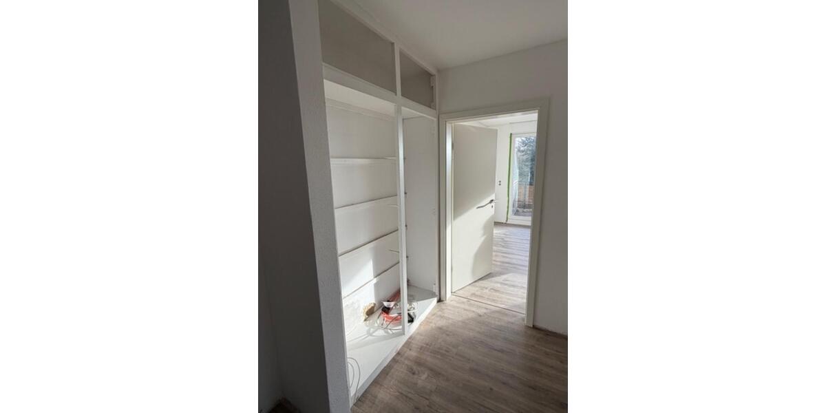 Sonnige 2,5 Zi. Wohnung m. Balkon, frisch saniert 2.5 zimmer