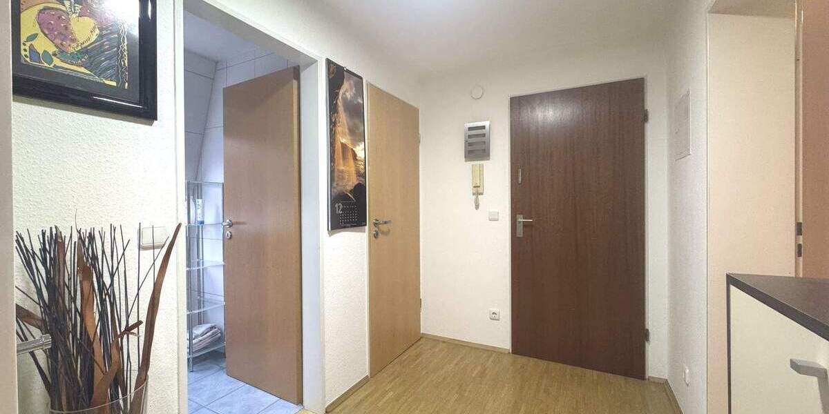 Komfortable Wohnung im Dachgeschoss mit Terrasse - aktuell leerstehend 2 zimmer