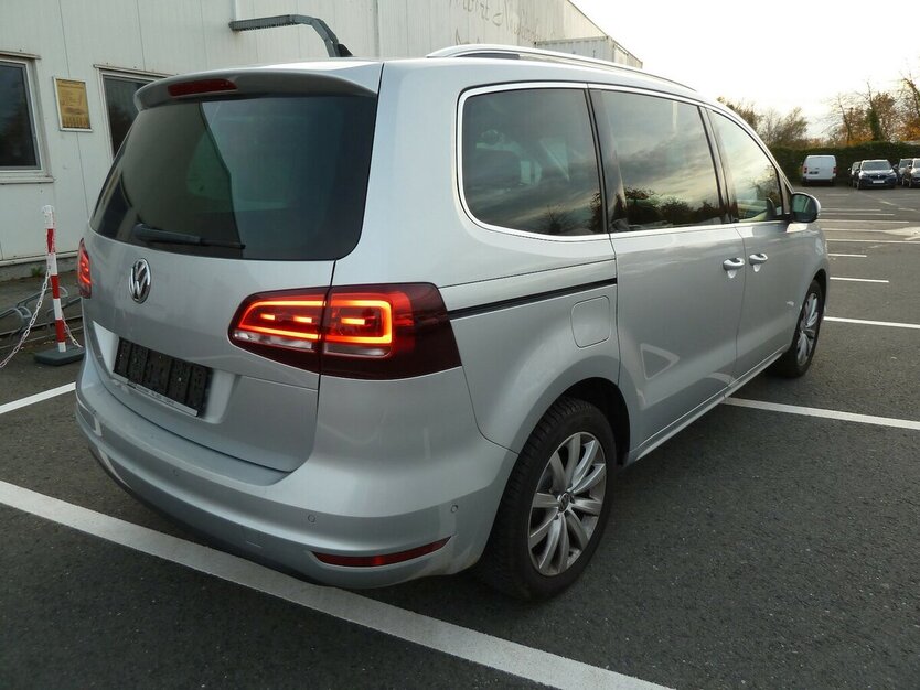 VW Sharan 2.0 TDI DSG Panorama Navi Leder 7 Sitze + 175.000 km 17.900 € Ratingen 40885