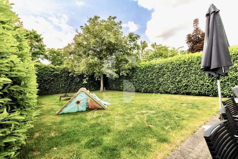 Haus zum Mieten in Düsseldorf 4.500 € 193 m²