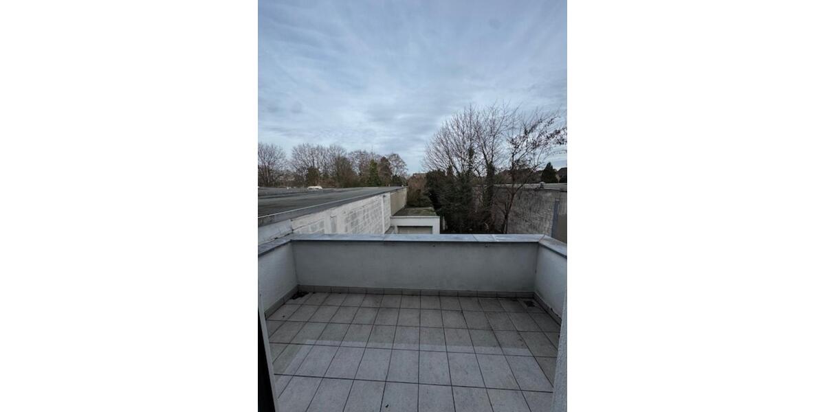 Wohn- und geschäftshaus mit Garagen in Duisburg Buchholz 12 zimmer