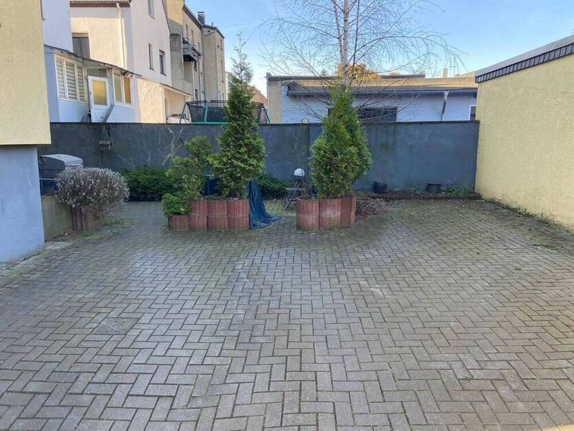 Gepflegtes Mehrfamilienhaus mit 4 Wohnungen 5 Garagen 2 SP