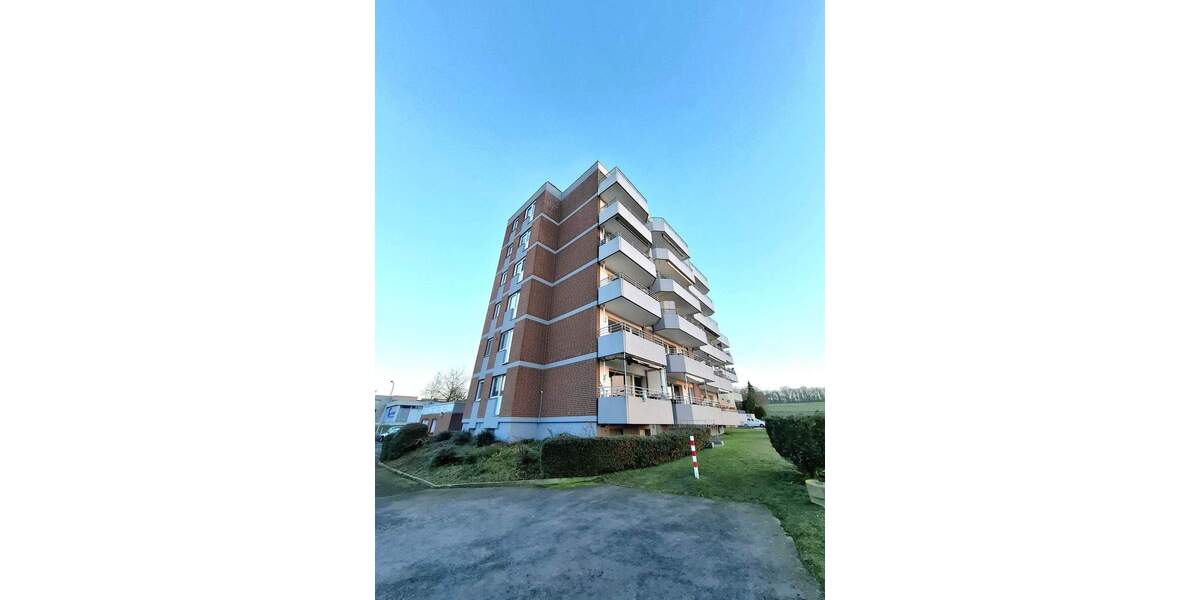 Attraktive 3-Zimmer-Wohnung mit großem Balkon & eigenem PKW-Stellplatz 3 zimmer