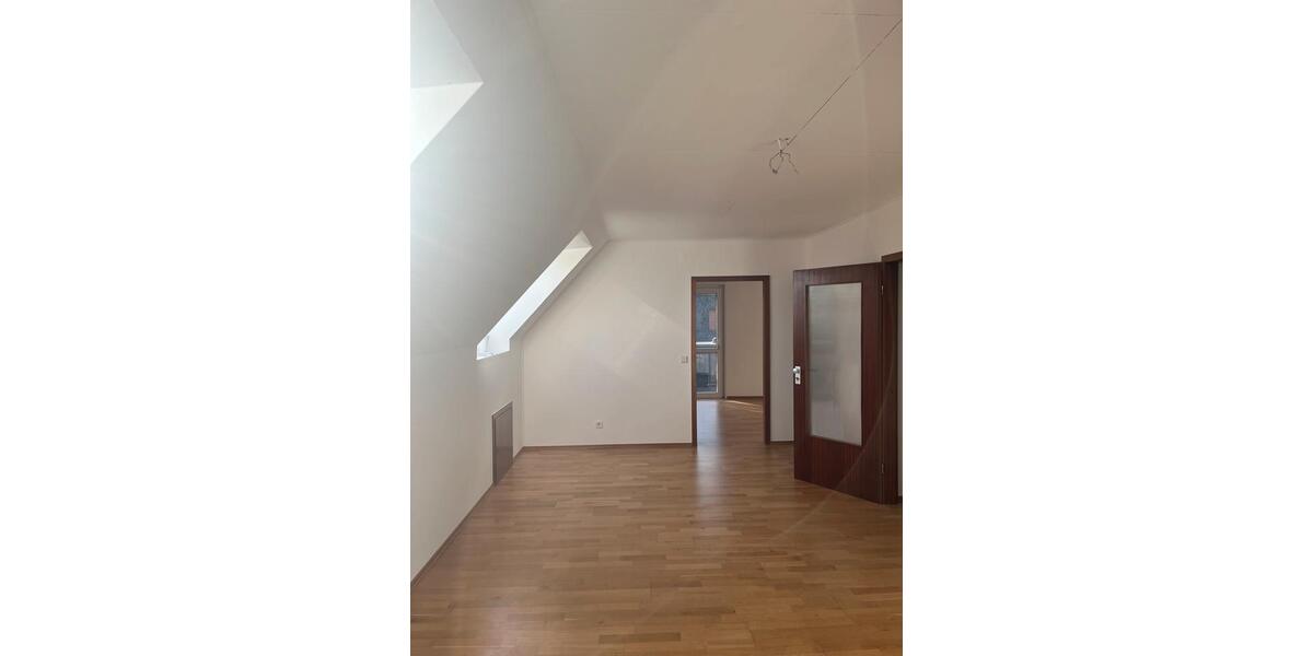 Schöne helle und gepflegte 3,5 Zi DG-Wohnung mit Balkon in Voerde 3.5 zimmer