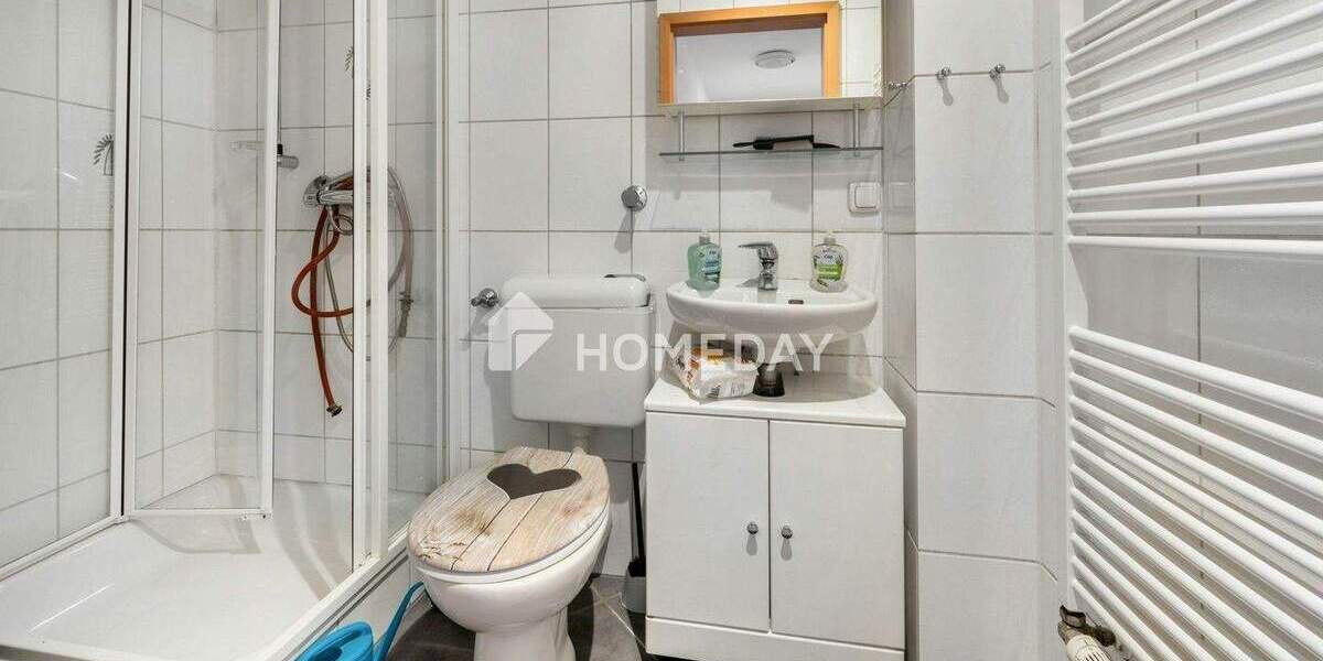 Zusammengelegt und modernisiert - großzügige Wohnung mit zwei Kellerräumen in Bochum-Hamme 5 zimmer