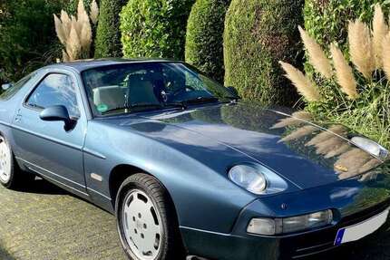 Porsche 928