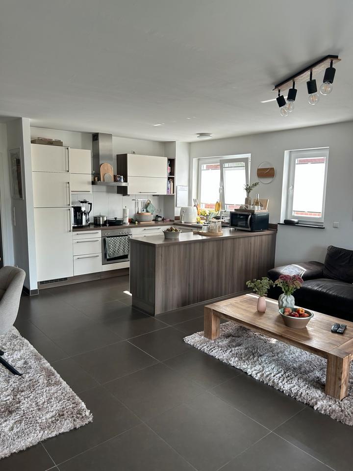 Neuwertige, 3 Zimmer Erdgeschoßwohnung mit großem Garten