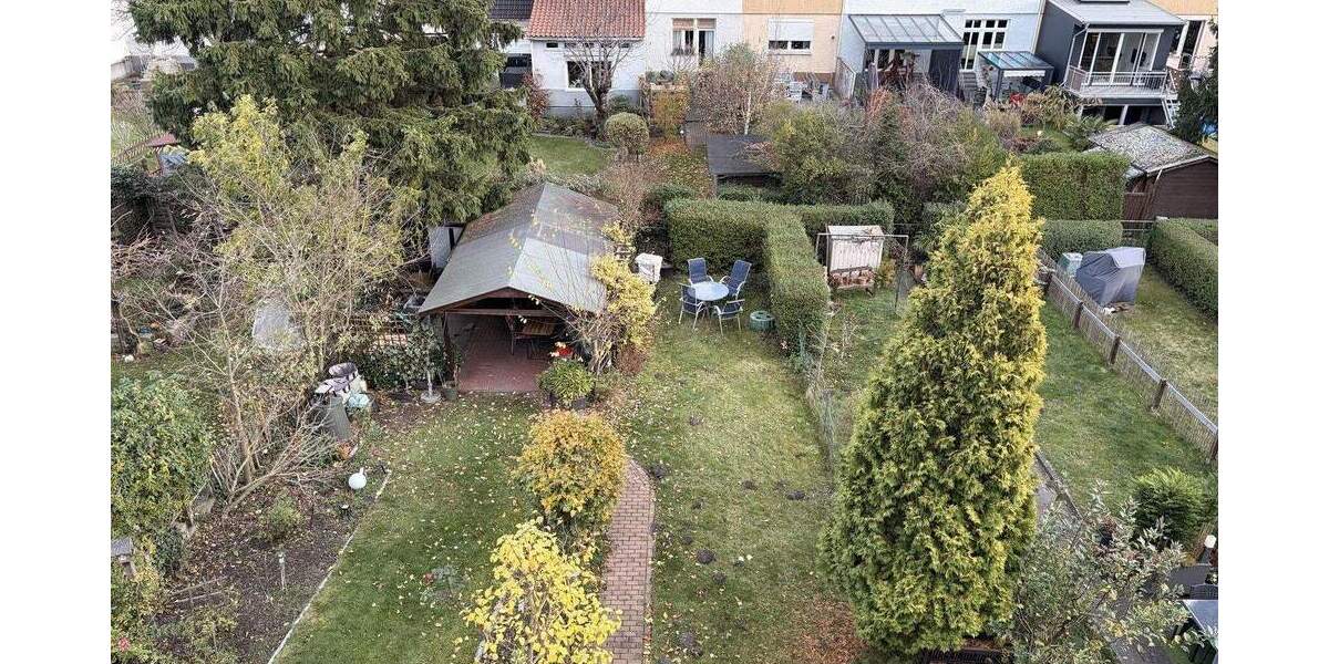 Frisch renovierte Wohnung im Zweifamilienhaus mit Garten direkt an der Regattabahn in DU-Wedau 4 zimmer