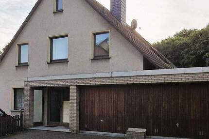 Provisionsfrei: Teilvermietetes Dreifamilienhaus mit direkter Waldlage 9 zimmer