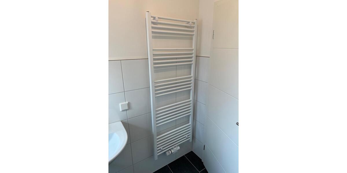 Komplett sanierte DG-Wohnung im Altbau (mit moderner Einbauküche) 3 zimmer