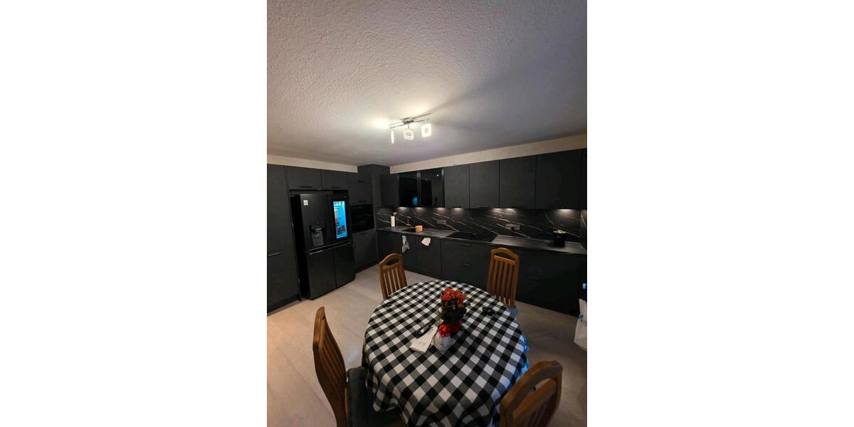 80m², Erdgeschoss, 2 Badezimmer + Luxus-Küche 3.5 zimmer