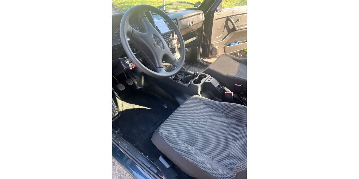 Lada Urban 9.655 km 12.900 &euro; Gelsenkirchen 45896