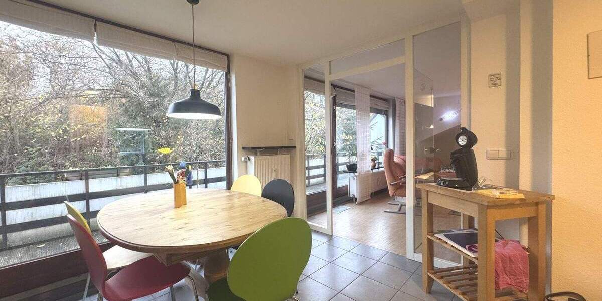 Komfortable Wohnung im Dachgeschoss mit Terrasse - aktuell leerstehend 2 zimmer