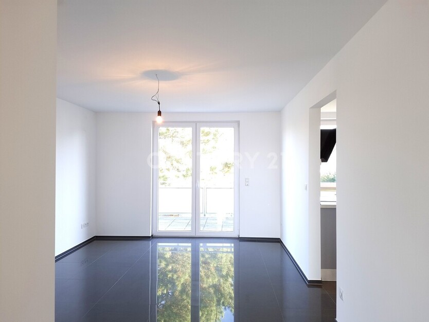 Exklusive, vollständig sanierte Wohnung mit großzügigem Raumgefühl und drei Balkonen 5 zimmer