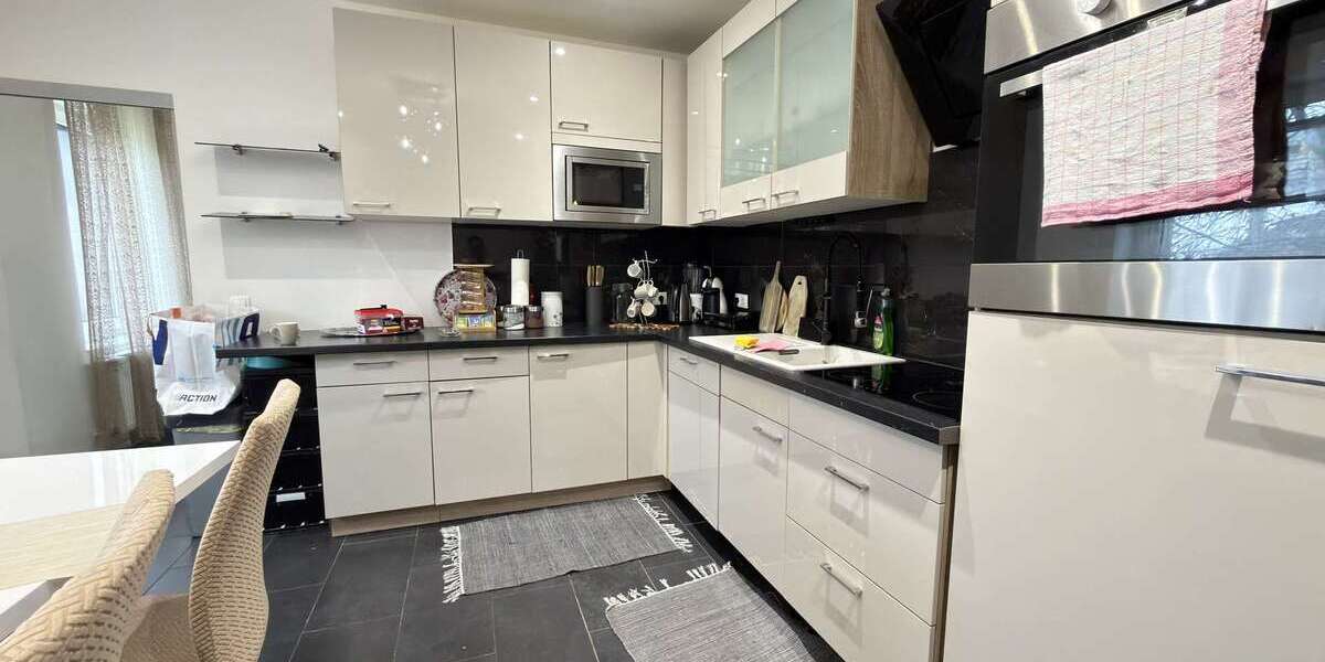 Modernisiertes 3-Parteienhaus mit Maisonette und Gartenanteil nahe Centro - Mehrfamilienhaus, Wohnhaus Oberhausen Osterfeld | Angebot:26835909