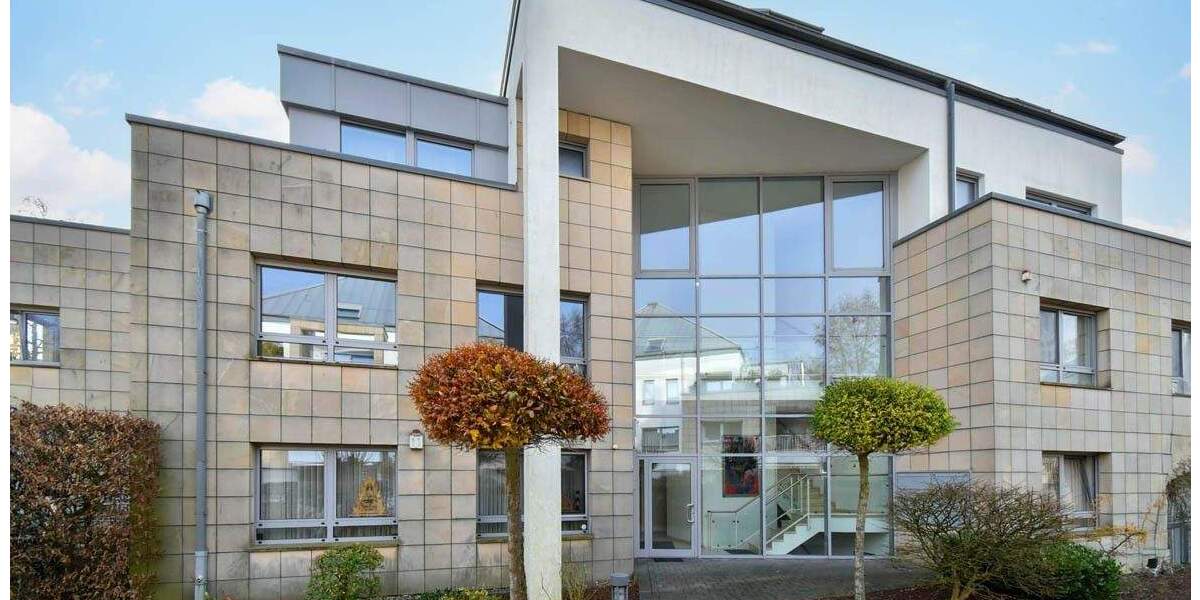 Stilvoll in Spitzenlage! Barrierefreie 4½ R.-Wohnung mit Aufzug, Balkon & 2 Garagen in Bredeney 4 zimmer