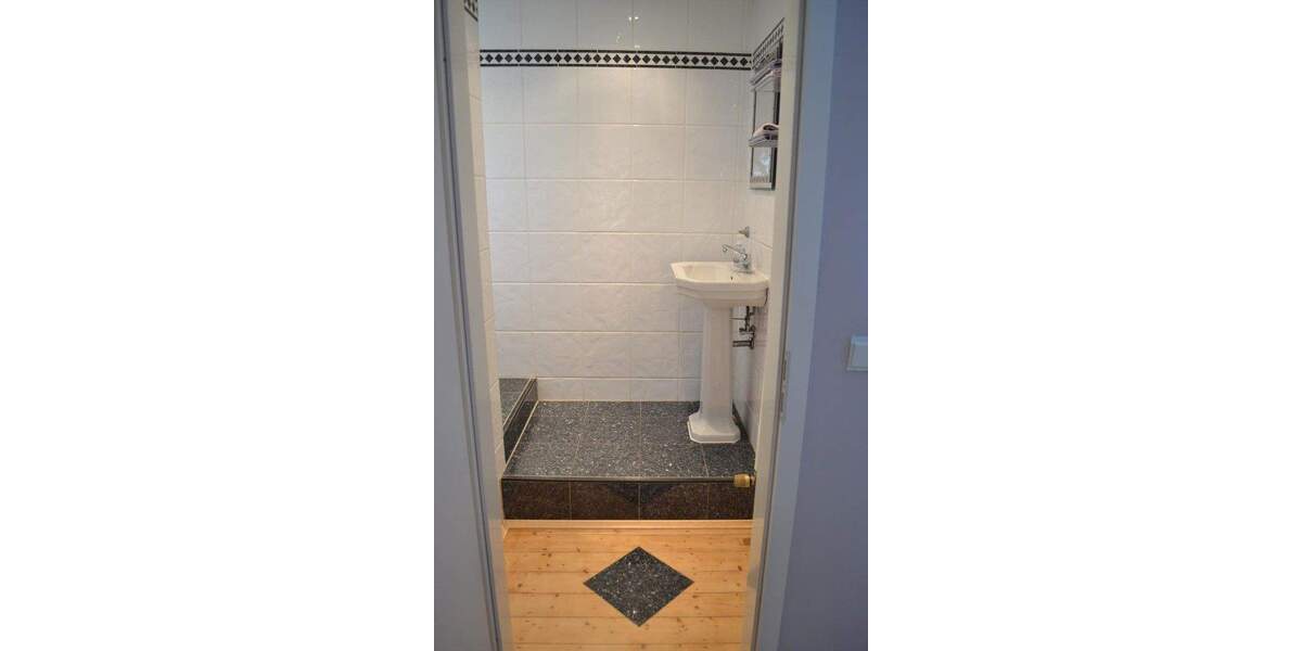 Bezugsbereites EFH mit vermieteter Einliegerwohnung 9 zimmer