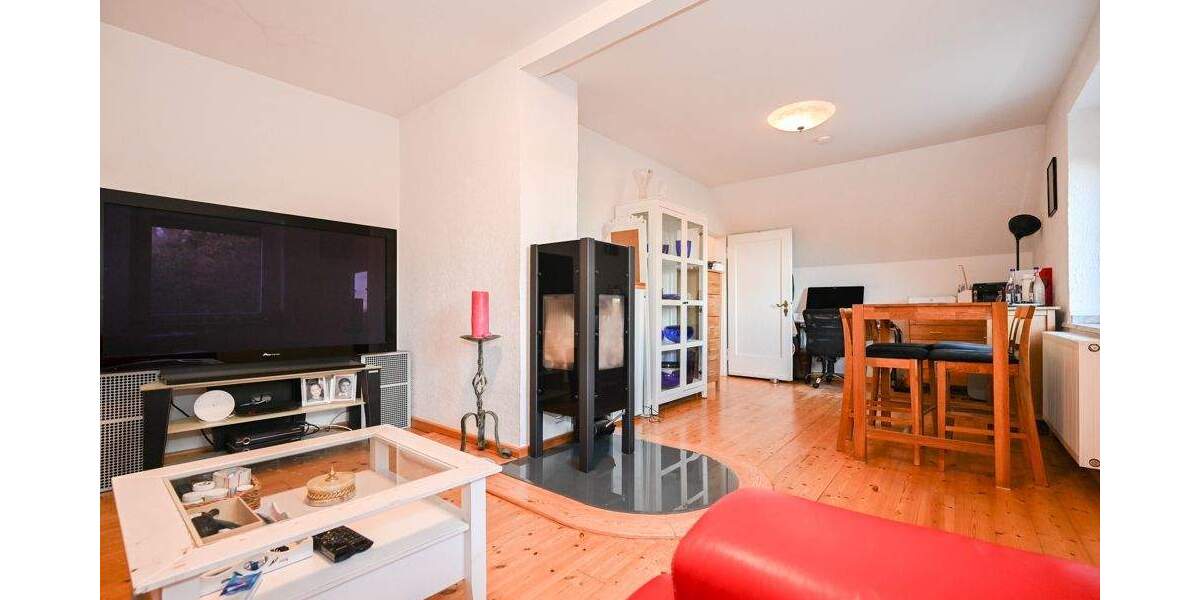 Bruchsteinhaus im Grünen: Gepflegtes Einfamilienhaus mit großem Grundstück in Niederbonsfeld 4 zimmer