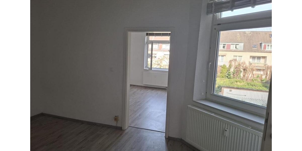 Etagenwohnung Duisburg Mittelmeiderich - 4 Zimmer, 125 m&sup2;, 1.250&euro; | Angebot:25413202