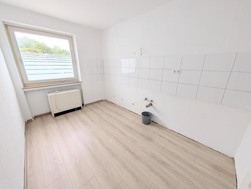 **Einziehen und wohlfühlen! +Balkon + modernes Tageslichtbad +Laminat +Gäste-WC** zimmer