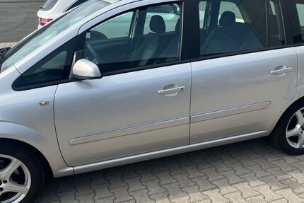Opel Zafira 240.000 km 2.000 &euro; Moers 47445