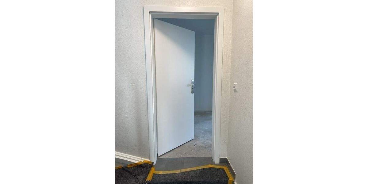 Top-Wohnung im 1. OG mit Balkon, energetisch kernsaniert 3 zimmer