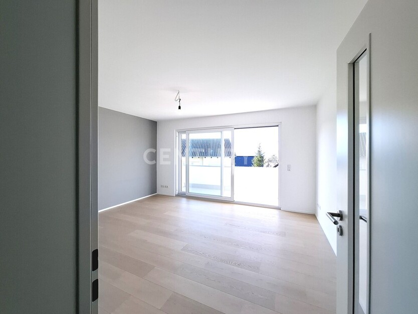 Exklusive, vollständig sanierte Wohnung mit großzügigem Raumgefühl und drei Balkonen 5 zimmer