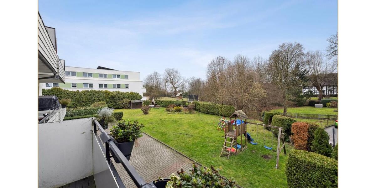 Großzügige 130qm Maisonette-Erdgeschosswohnung mit Garten, Terrasse, Balkon, Garage und Alarmanlage 4 zimmer