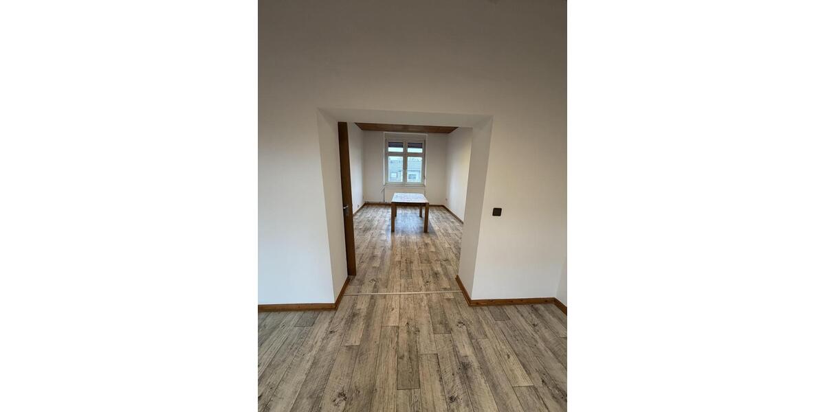 Charmante, frisch renovierte 3-Zimmer-Wohnung mit Balkon in ruhiger Lage von Duisburg-Untermeiderich 3 zimmer