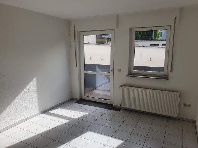 GELEGENHEIT!!! RENOVIERTE 3 ZIMMER ERDGESCHOSS WOHNUNG mit OFFENER KÜCHE + KLEINER TERRASSE in DUISBURG - RHEINHAUSEN - MITTE!!! 3 zimmer