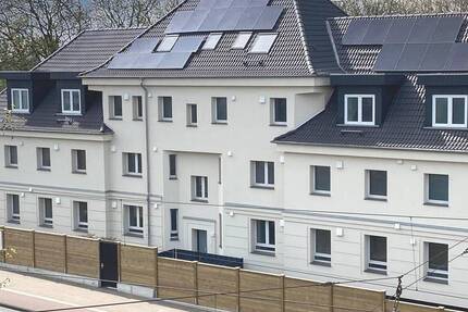Top-Wohnung im 1. OG mit Balkon, energetisch kernsaniert 3 zimmer