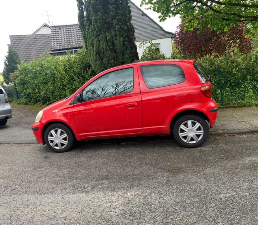 Toyota Yaris 240.000 km 2.200 € Solingen 42651