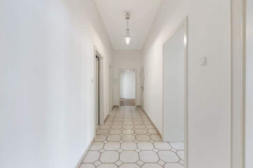 Großzügige 5-Zimmer-Wohnung mit Wintergarten & privatem Innenhof in Oberbilk 5 zimmer