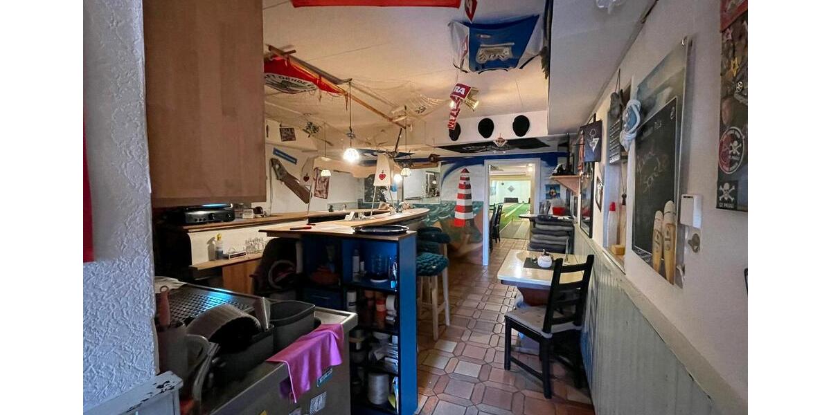 Kegelbahn mit Gaststätte und Inventar 