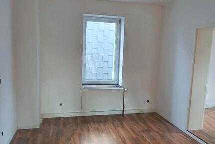 Schöne Dachgeschoss Wohnung mit Einbauküche sofort bezugsfertig 3 zimmer