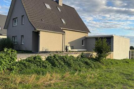 Freistehendes, vollständig saniertes Einfamilienhaus am Feldrand