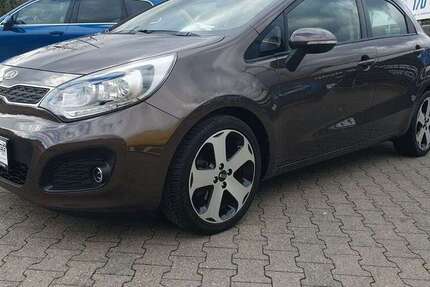 Kia Rio 97.697 km 7.999 € Essen 45326